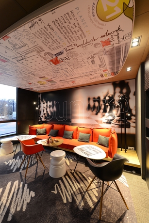 Imagen del bar/restaurante del Hotel ibis Styles Lyon Gerland. Foto 8