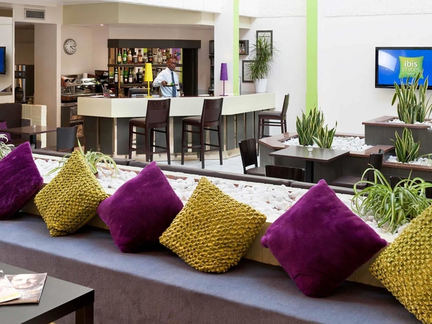 Imagen del bar/restaurante del Hotel ibis Styles Parc des Expositions de Villepinte. Foto 8