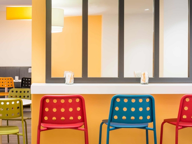 Imagen del bar/restaurante del Hotel ibis Styles Paris La Défense Courbevoie. Foto 9