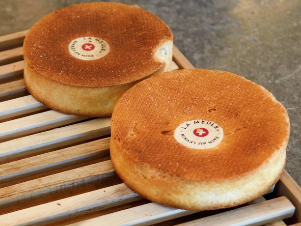 Imagen del bar/restaurante del Hotel ibis Styles Sierre. Foto 3