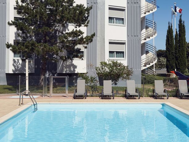 Imagen de la piscina del Hotel ibis Styles Toulon La Seyne-sur-Mer. Foto 16