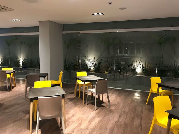 Imagen del bar/restaurante del Hotel ibis Styles Tres Rios. Foto 4