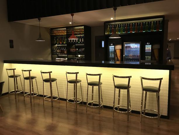 Imagen del bar/restaurante del Hotel ibis Styles Tres Rios. Foto 8