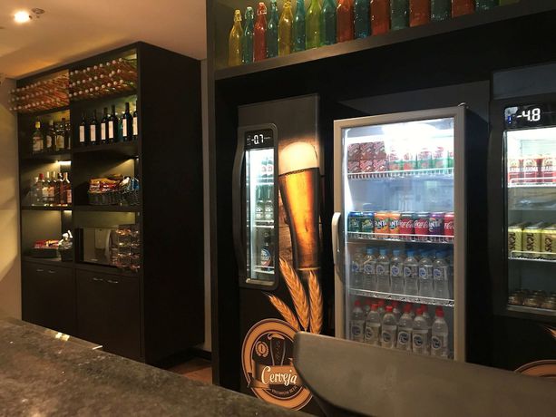 Imagen del bar/restaurante del Hotel ibis Styles Tres Rios. Foto 9