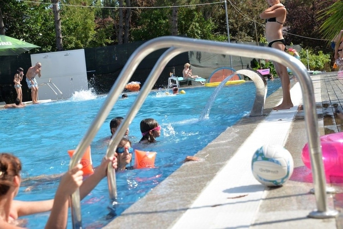 Imagen de la piscina del Hotel ibis Styles Venus. Foto 15