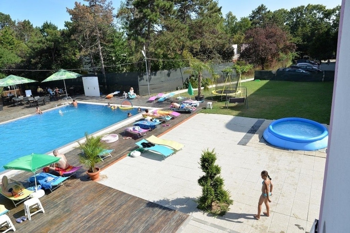 Imagen de la piscina del Hotel ibis Styles Venus. Foto 18