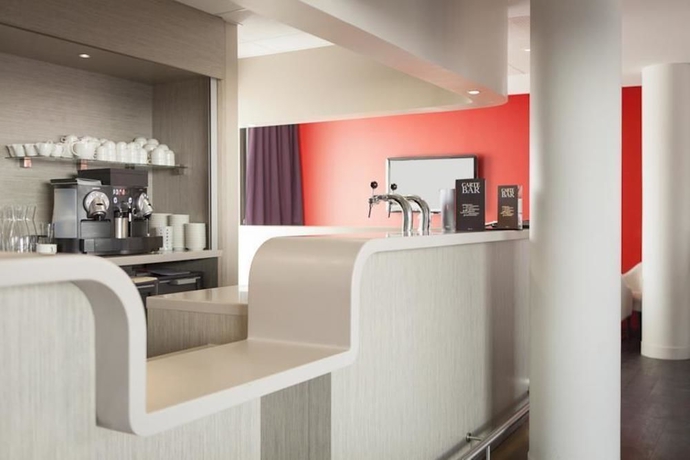 Imagen del bar/restaurante del Hotel ibis Styles Versailles Saint Quentin en Yvelines. Foto 3