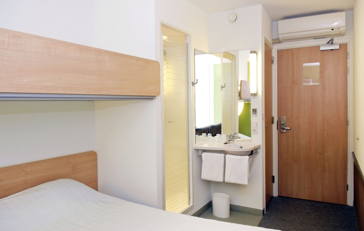 Imagen de la habitación del Hotel ibis budget Amsterdam Airport. Foto 9