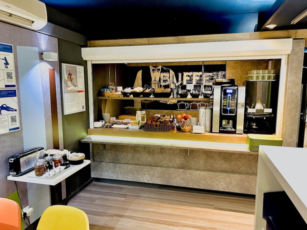 Imagen de los interiores del Hotel ibis budget Beaune. Foto 16