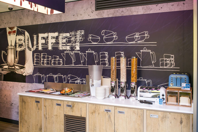 Imagen del bar/restaurante del Hotel ibis budget Belfast City Centre. Foto 7