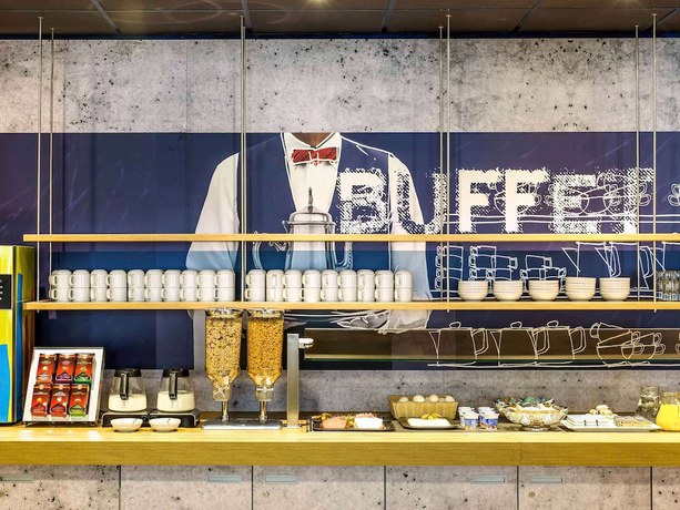 Imagen de los interiores del Hotel ibis budget Bern Expo. Foto 16