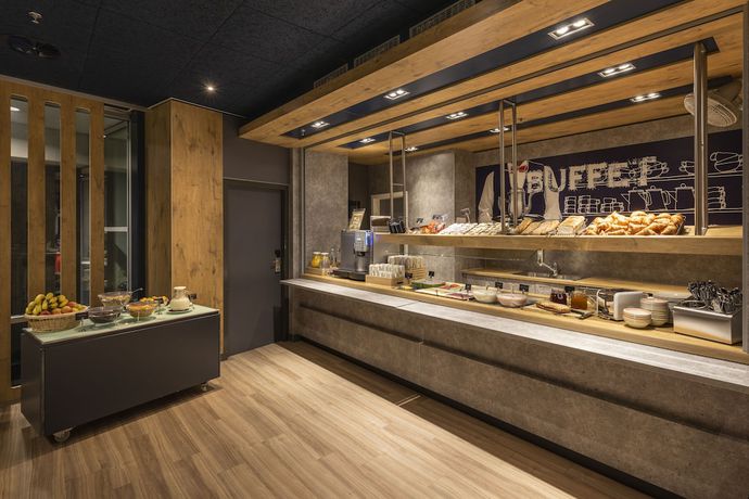 Imagen del bar/restaurante del Hotel ibis budget Bern Expo. Foto 2