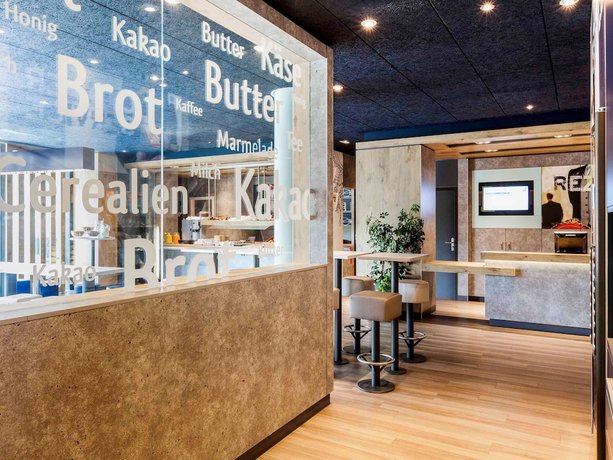 Imagen de los interiores del Hotel ibis budget Bern Expo. Foto 19