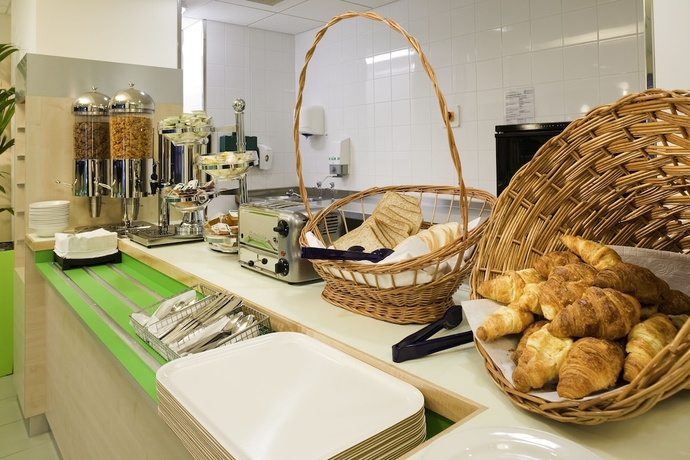 Imagen del bar/restaurante del Hotel ibis budget Birmingham Airport - NEC. Foto 7