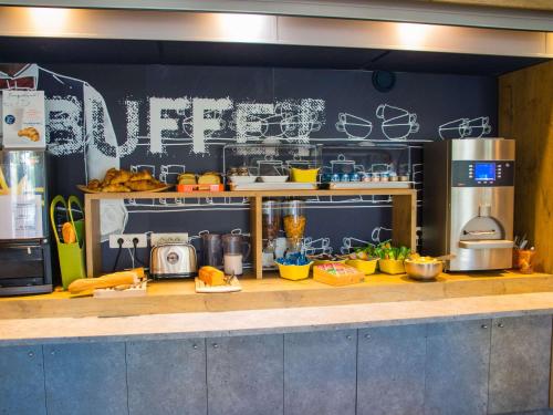 Imagen del bar/restaurante del Hotel ibis budget Carcassonne La Cit&eacute;. Foto 3