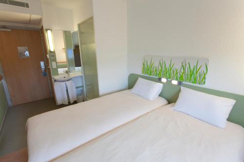 Imagen de la habitación del Hotel ibis budget Cherbourg - La Glacerie. Foto 5