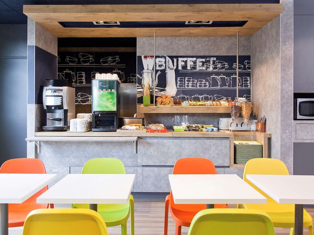 Imagen del bar/restaurante del Hotel ibis budget Clermont Ferrand Centre Montferrand. Foto 2