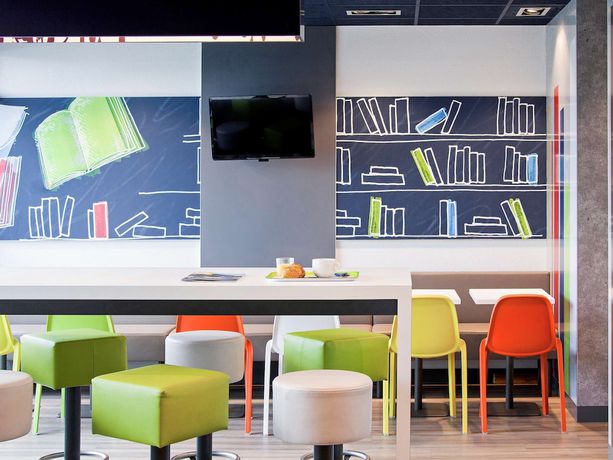 Imagen del bar/restaurante del Hotel ibis budget Clermont Ferrand Centre Montferrand. Foto 3