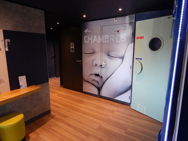 Imagen de los interiores del Hotel ibis budget Clermont Ferrand Sud Aubière. Foto 18
