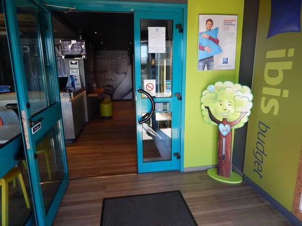 Imagen de los interiores del Hotel ibis budget Clermont Ferrand Sud Aubière. Foto 19