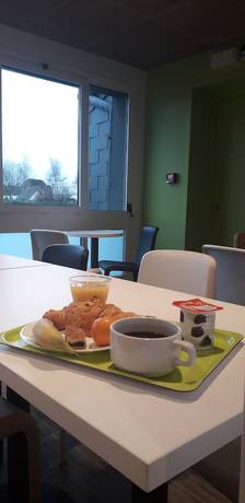 Imagen del bar/restaurante del Hotel ibis budget Concarneau. Foto 2