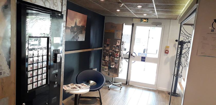 Imagen del bar/restaurante del Hotel ibis budget Concarneau. Foto 3