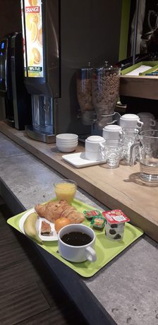 Imagen del bar/restaurante del Hotel ibis budget Concarneau. Foto 4