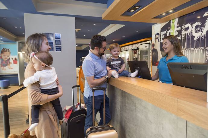 Imagen de los interiores del Hotel ibis budget Curitiba Centro. Foto 20