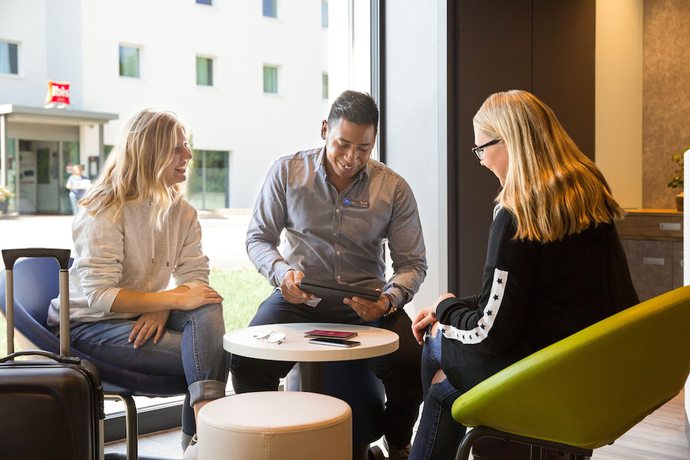 Imagen de los interiores del Hotel ibis budget Fribourg. Foto 17