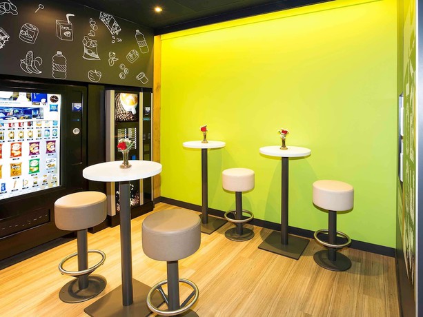 Imagen del bar/restaurante del Hotel ibis budget Huerta De Murcia. Foto 4