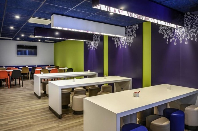 Imagen del bar/restaurante del Hotel ibis budget Huerta De Murcia. Foto 5