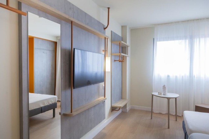 Imagen de la habitación del Hotel ibis budget Huerta De Murcia. Foto 10