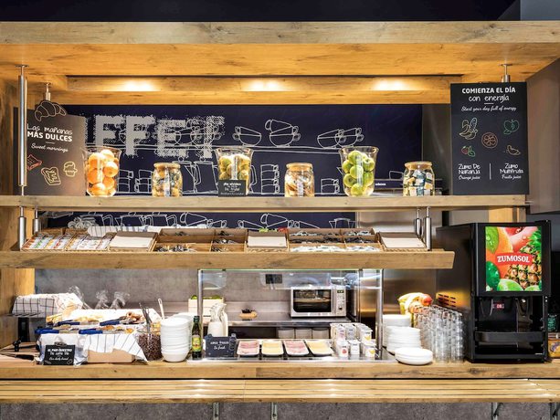 Imagen del bar/restaurante del Hotel ibis budget Huerta De Murcia. Foto 6