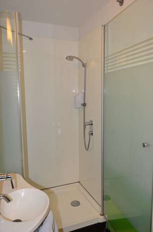 Imagen de la habitación del Hotel ibis budget Jakarta Airport. Foto 7