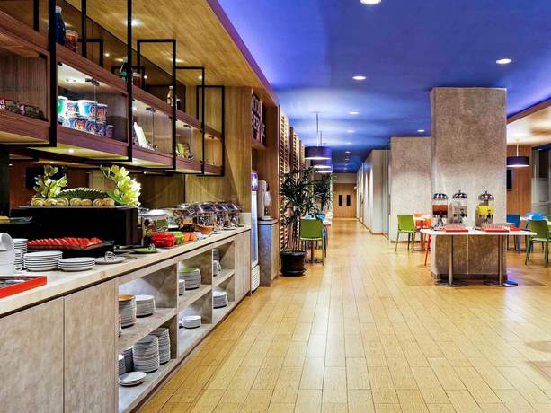 Imagen del bar/restaurante del Hotel ibis budget Jakarta Airport. Foto 3