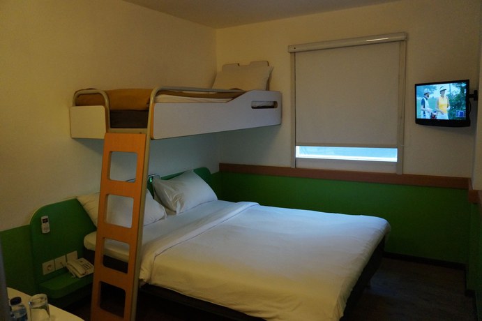 Imagen de la habitación del Hotel ibis budget Jakarta Airport. Foto 15