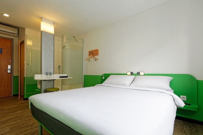 Imagen de la habitación del Hotel ibis budget Jakarta Airport. Foto 16