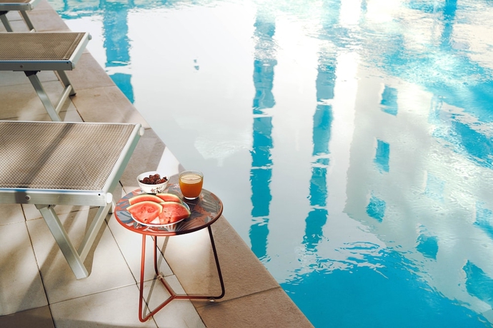 Imagen de la piscina del Hotel ibis budget La Rochelle Centre. Foto 18