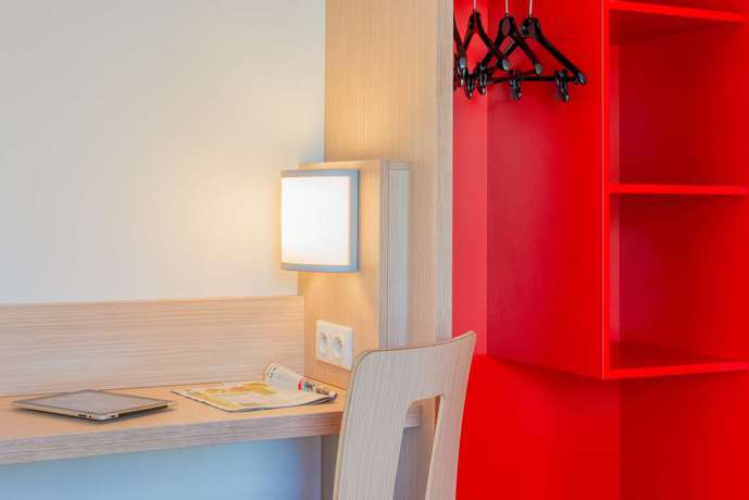 Imagen del bar/restaurante del Hotel ibis budget La Rochelle Centre les Minimes. Foto 2