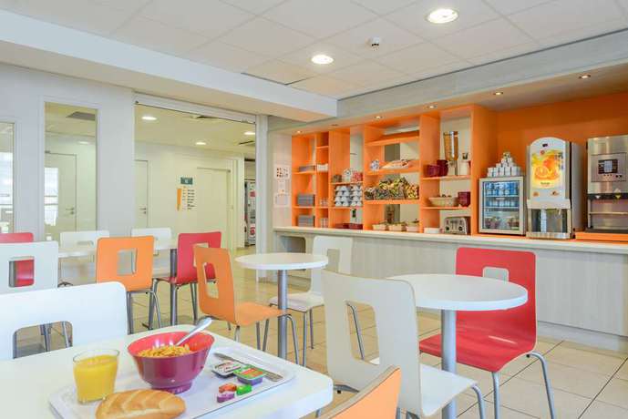 Imagen de los exteriores del Hotel ibis budget La Rochelle Centre les Minimes. Foto 15