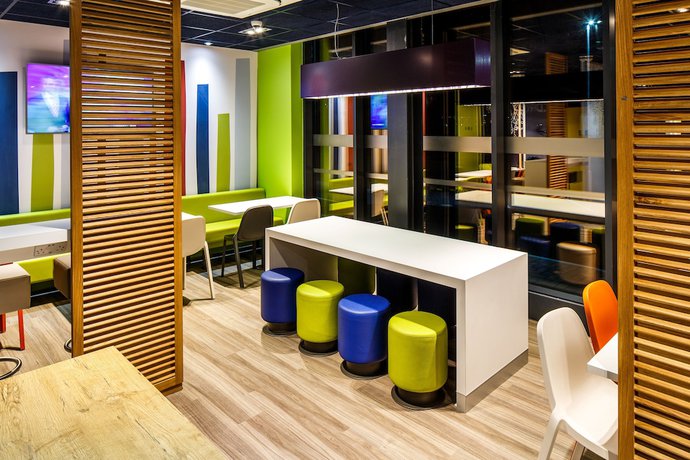 Imagen de los interiores del Hotel ibis budget Luton Airport. Foto 19