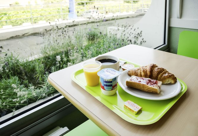 Imagen del bar/restaurante del Hotel ibis budget Marmande. Foto 3