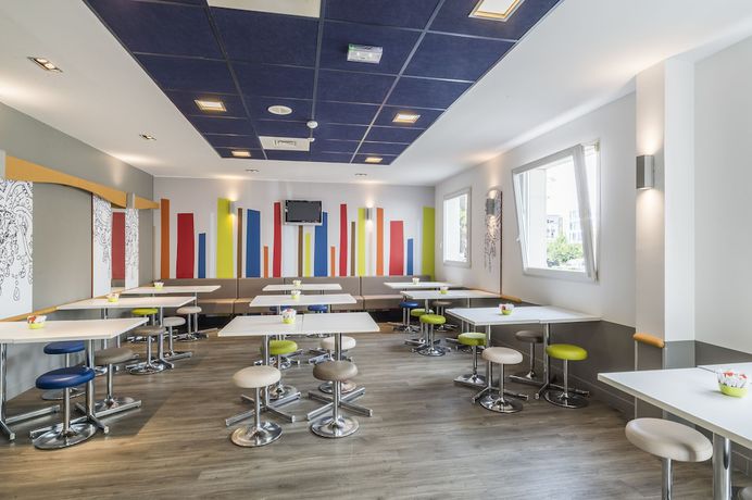 Imagen del bar/restaurante del Hotel ibis budget Marne la Vallée Val d'Europe. Foto 9