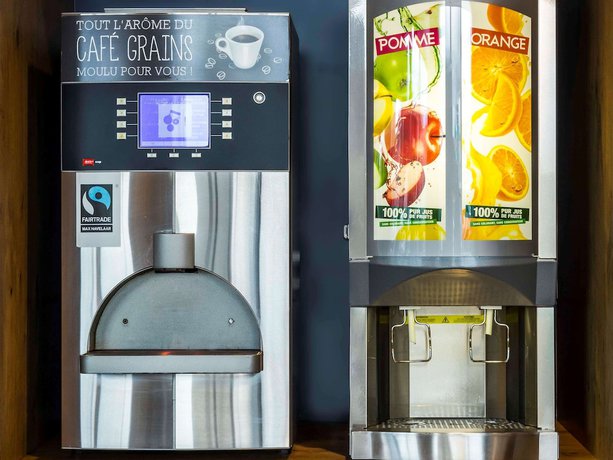 Imagen del bar/restaurante del Hotel ibis budget Marne la Vallée Val d'Europe. Foto 10