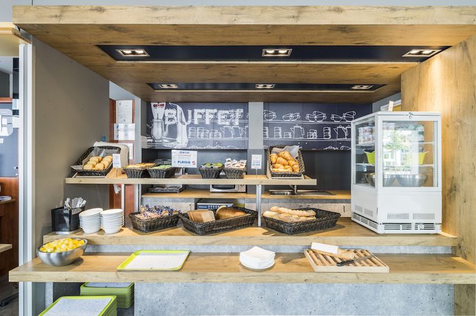 Imagen del bar/restaurante del Hotel ibis budget Marne la Vallée Val d'Europe. Foto 12