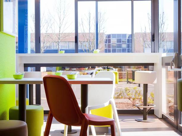 Imagen del bar/restaurante del Hotel ibis budget Marne la Vallee Chelles. Foto 10