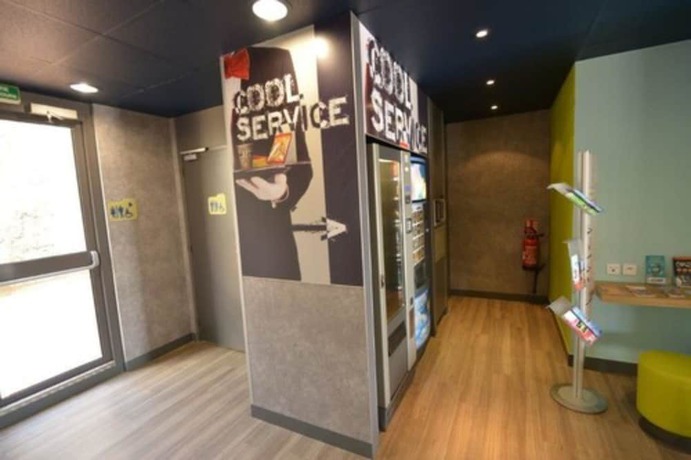 Imagen del bar/restaurante del Hotel ibis budget Menton. Foto 2