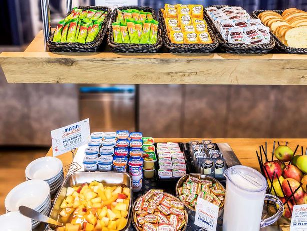 Imagen del bar/restaurante del Hotel ibis budget Paris Porte de la Chapelle-Aréna. Foto 2