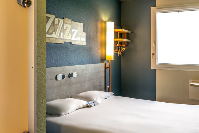 Imagen de la habitación del Hotel ibis budget Pertuis Portes du Luberon. Foto 20