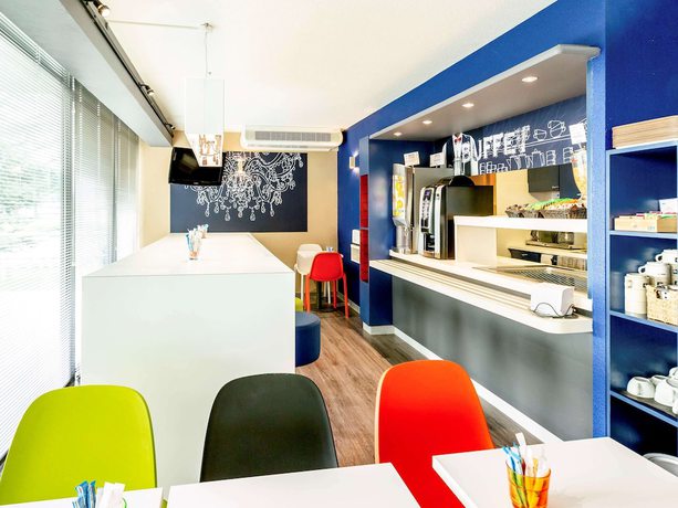 Imagen del bar/restaurante del Hotel ibis budget Pertuis Portes du Luberon. Foto 8